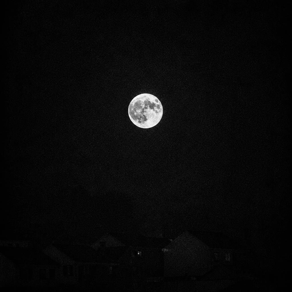 Can't sleep on a full moon? You're not imagining it.